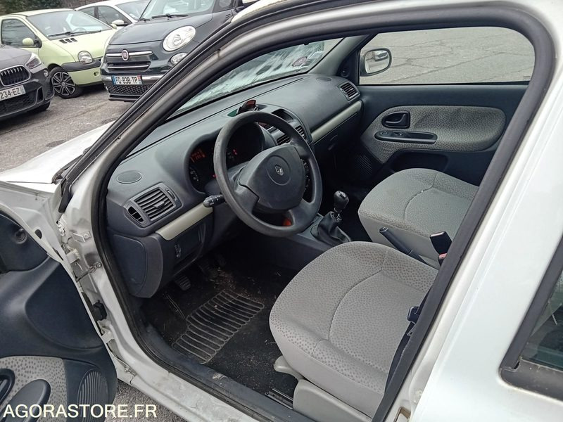 Renault Clio 2 165813 kms 2005 2890QP11 - Mobil: gambar 5 Renault Clio 2 165813 kms 2005 2890QP11 - Mobil: gambar 5