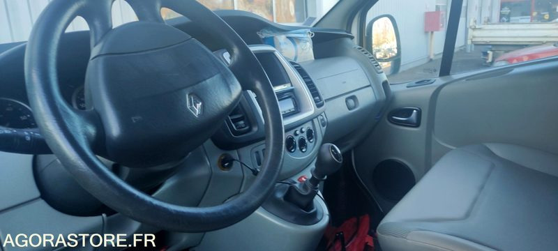 Renault Trafic 2 combi phrase . 2.0 dci 16v minibus long 90 cv - Bus mini, Van penumpang: gambar 4 Renault Trafic 2 combi phrase . 2.0 dci 16v minibus long 90 cv - Bus mini, Van penumpang: gambar 4