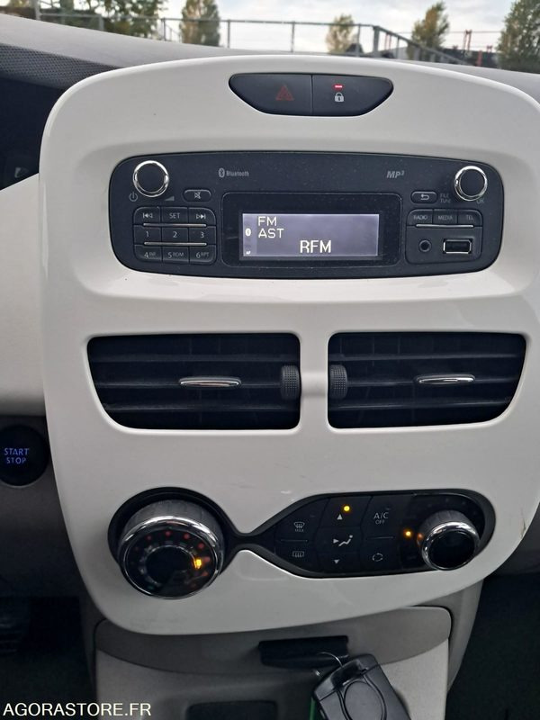 Renault ZOE FC-105-EJ - Mobil: gambar 5 Renault ZOE FC-105-EJ - Mobil: gambar 5