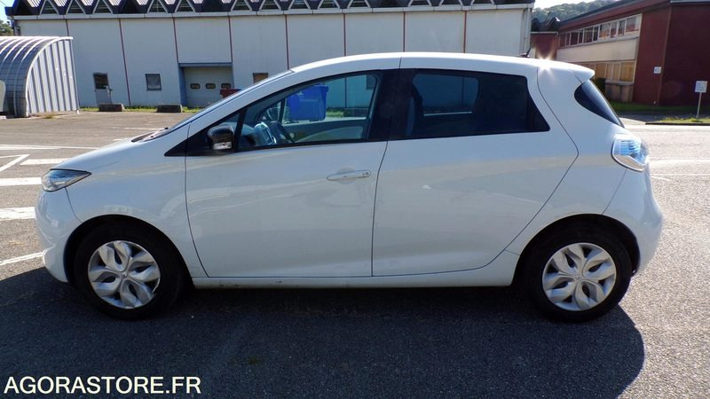 Renault Zoe DQ-010-TY (BP) - Mobil: gambar 1 Renault Zoe DQ-010-TY (BP) - Mobil: gambar 1