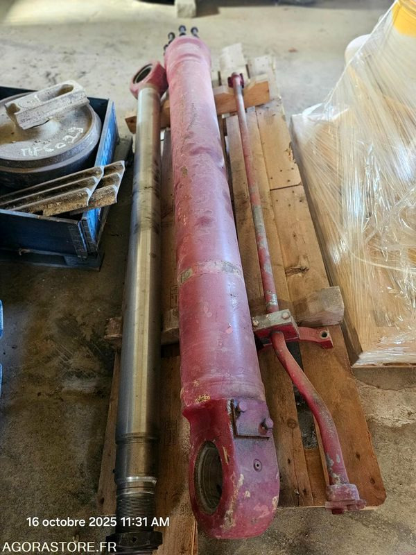 VERIN DE BALANCIER POUR PELLE LIEBHERR R974C - Suku cadang untuk Peralatan konstruksi: gambar 4 VERIN DE BALANCIER POUR PELLE LIEBHERR R974C - Suku cadang untuk Peralatan konstruksi: gambar 4