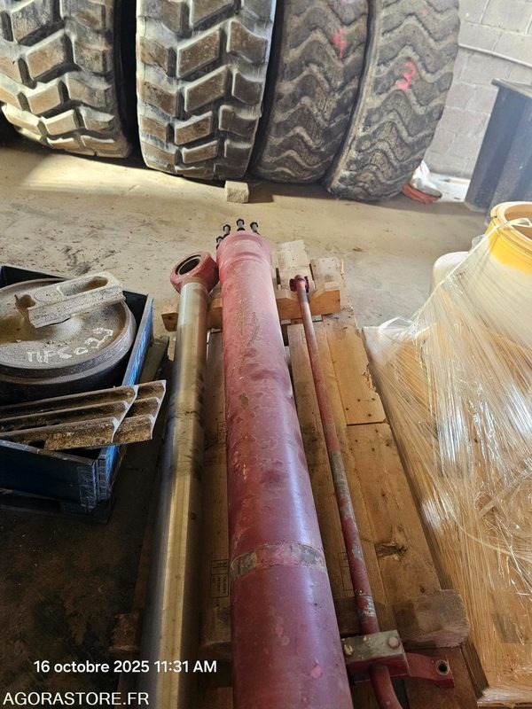 VERIN DE BALANCIER POUR PELLE LIEBHERR R974C - Suku cadang untuk Peralatan konstruksi: gambar 3 VERIN DE BALANCIER POUR PELLE LIEBHERR R974C - Suku cadang untuk Peralatan konstruksi: gambar 3