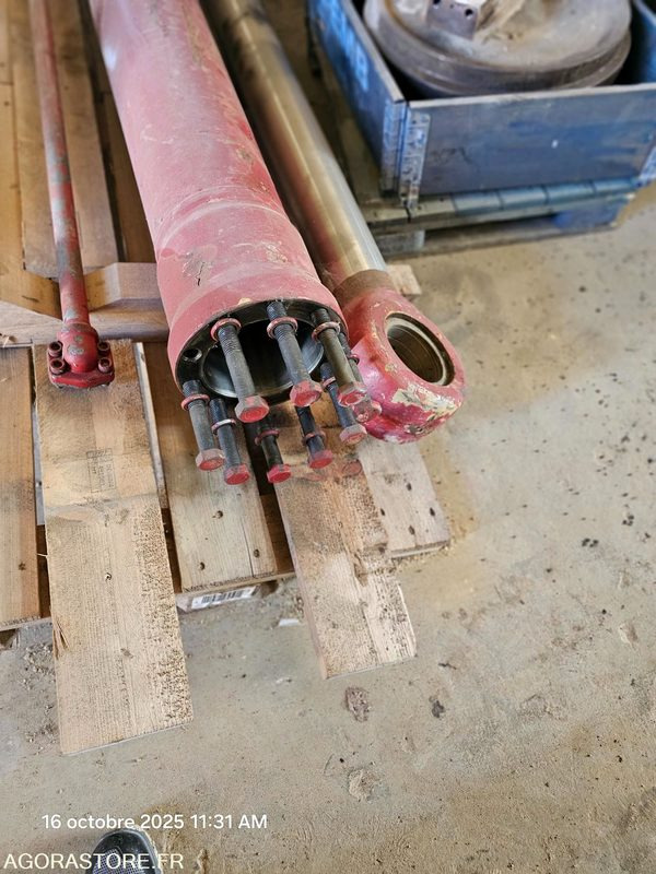 VERIN DE BALANCIER POUR PELLE LIEBHERR R974C - Suku cadang untuk Peralatan konstruksi: gambar 2 VERIN DE BALANCIER POUR PELLE LIEBHERR R974C - Suku cadang untuk Peralatan konstruksi: gambar 2