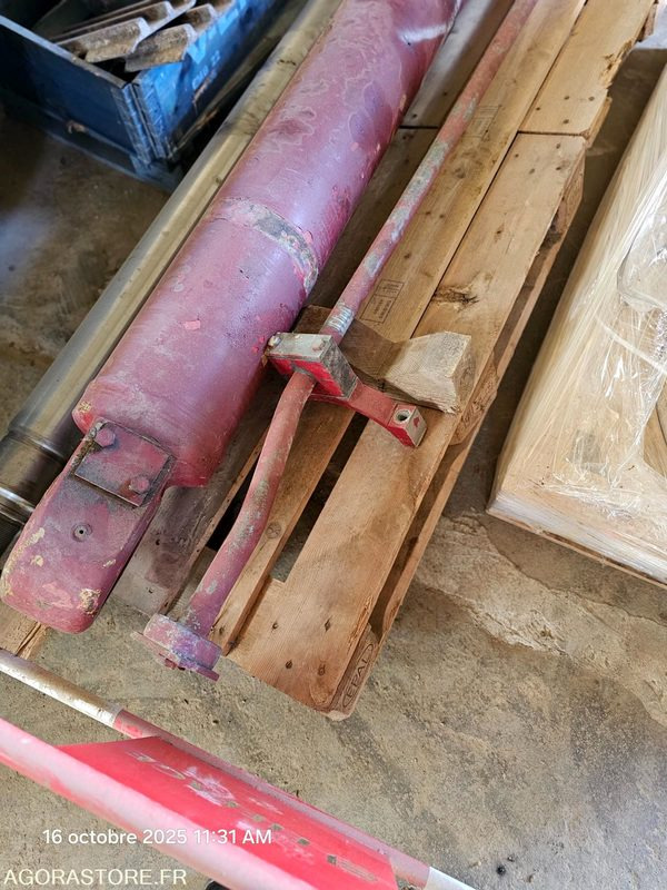 VERIN DE BALANCIER POUR PELLE LIEBHERR R974C - Suku cadang untuk Peralatan konstruksi: gambar 5 VERIN DE BALANCIER POUR PELLE LIEBHERR R974C - Suku cadang untuk Peralatan konstruksi: gambar 5