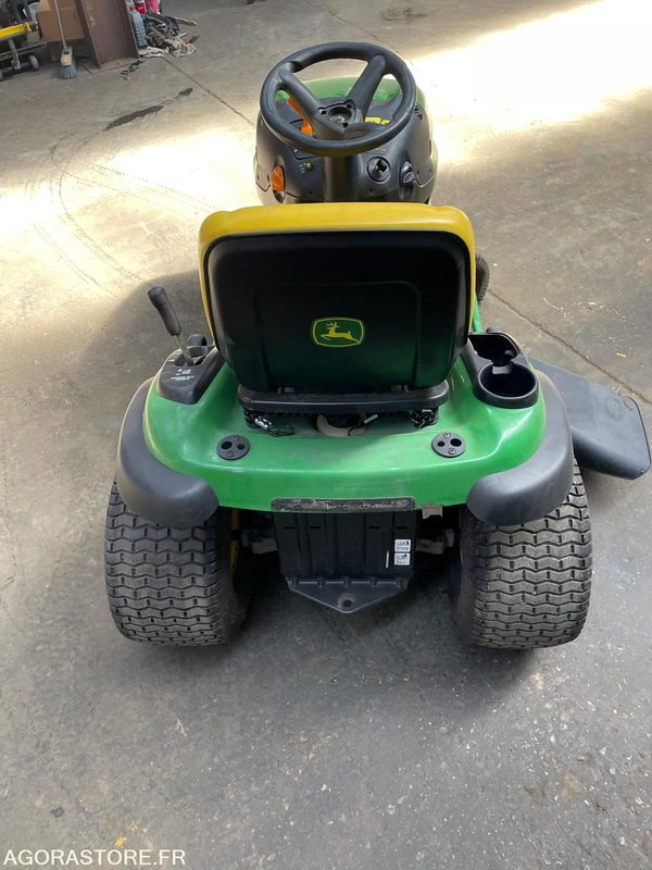 TONDEUSE AUTOPORTEE JOHN DEERE LA155 ESSENCE (PRIX AFFICHE HT - TVA 20%) - Mesin pemotong rumput: gambar 3 TONDEUSE AUTOPORTEE JOHN DEERE LA155 ESSENCE (PRIX AFFICHE HT - TVA 20%) - Mesin pemotong rumput: gambar 3