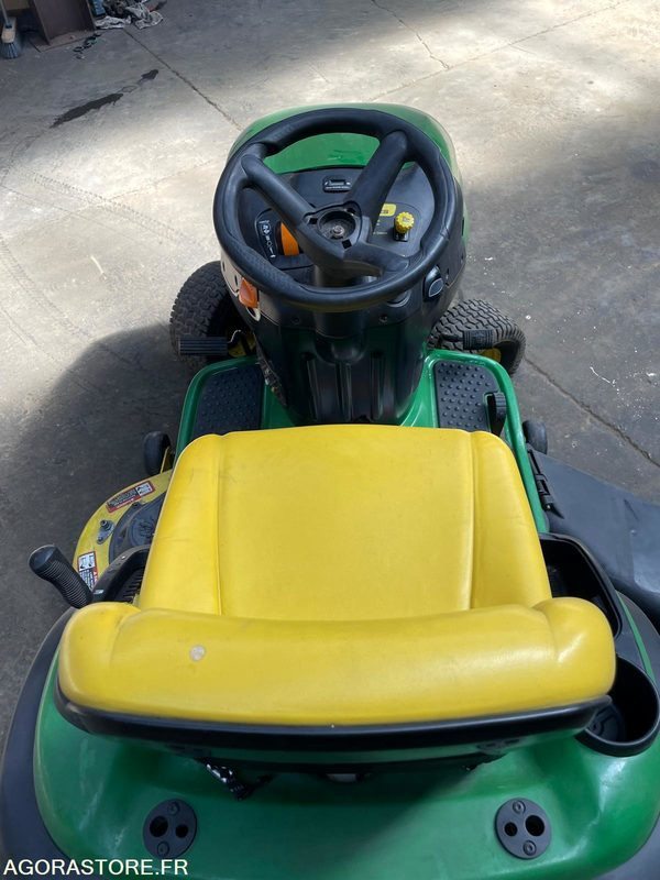 TONDEUSE AUTOPORTEE JOHN DEERE LA155 ESSENCE (PRIX AFFICHE HT - TVA 20%) - Mesin pemotong rumput: gambar 5 TONDEUSE AUTOPORTEE JOHN DEERE LA155 ESSENCE (PRIX AFFICHE HT - TVA 20%) - Mesin pemotong rumput: gambar 5