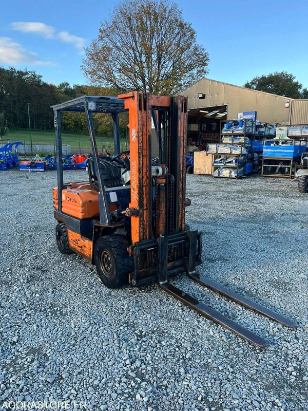 TOYOTA chariot levée libre TOYOTA 025FD18 Diesel - Forklift diesel: gambar 2 TOYOTA chariot levée libre TOYOTA 025FD18 Diesel - Forklift diesel: gambar 2