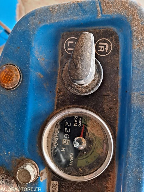 Tracteur ISEKI - Traktor: gambar 2 Tracteur ISEKI - Traktor: gambar 2