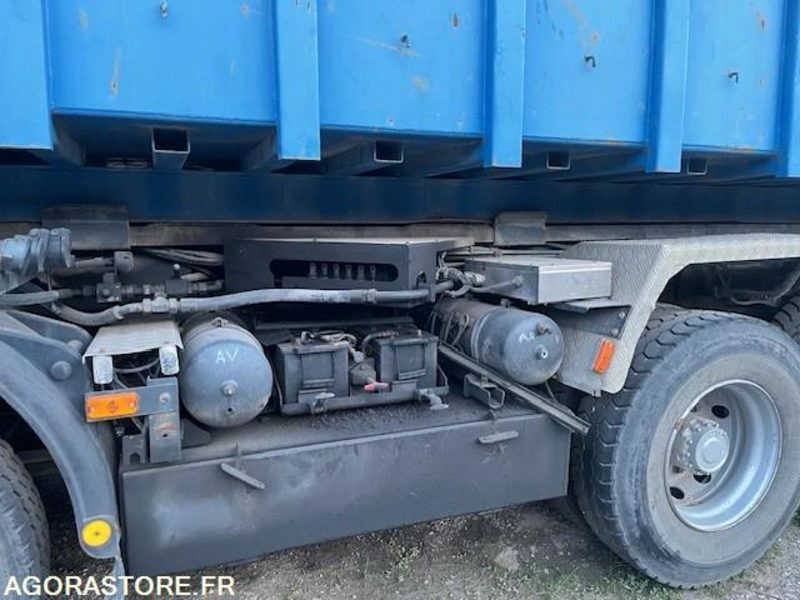 CAMION 8X4 RENAULT KERAX 2002 395000 KM - Tractor head: gambar 5 CAMION 8X4 RENAULT KERAX 2002 395000 KM - Tractor head: gambar 5