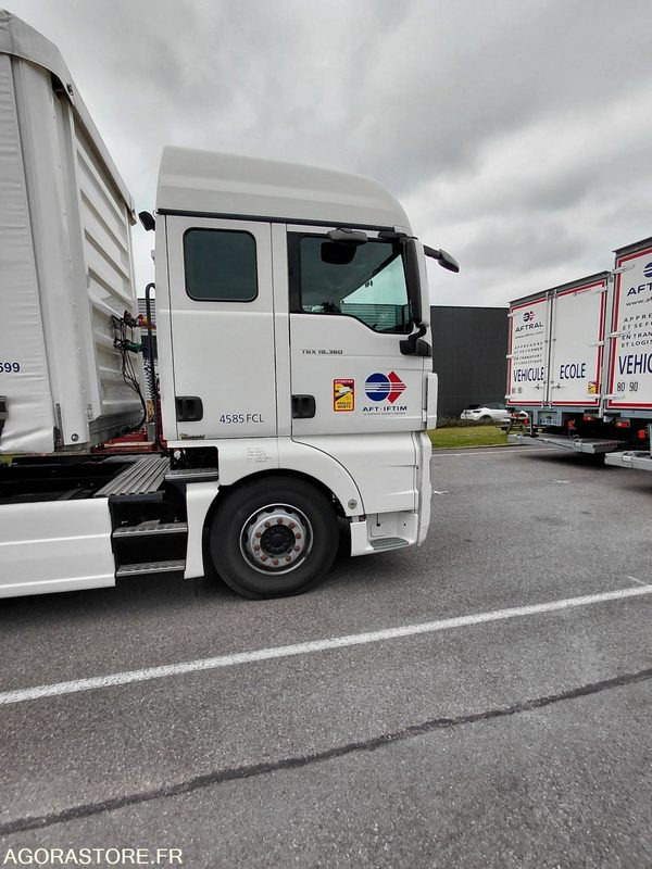MAN tgx18.360 - 2009 - 214100 Kms - Tractor head: gambar 4 MAN tgx18.360 - 2009 - 214100 Kms - Tractor head: gambar 4