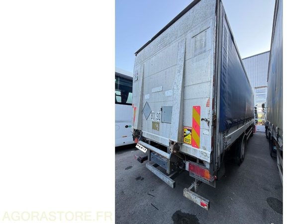RENAULT 320 DCI - 2006 - 549 396km - Tractor head: gambar 4 RENAULT 320 DCI - 2006 - 549 396km - Tractor head: gambar 4