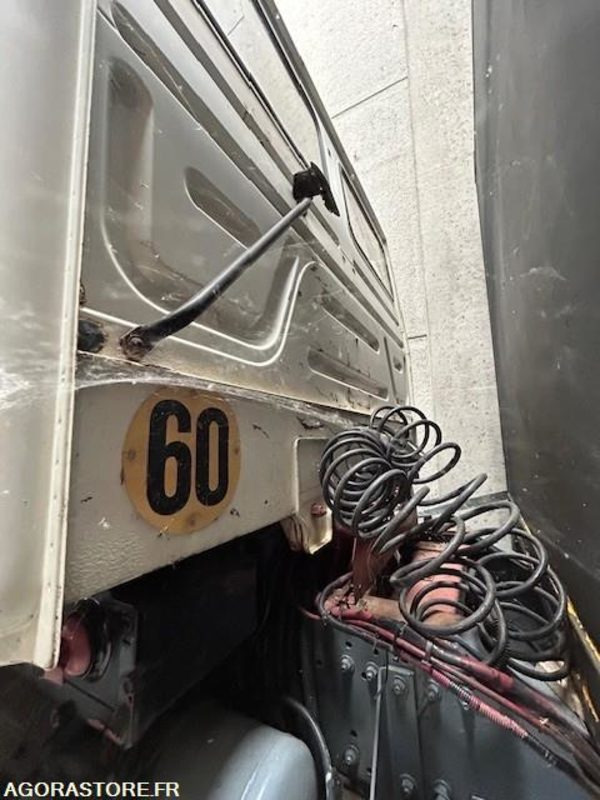 Tractor head RENAULT TRACTEUR C290 4X4 110KM/H 282500 KM: gambar 7 Tractor head RENAULT TRACTEUR C290 4X4 110KM/H 282500 KM: gambar 7