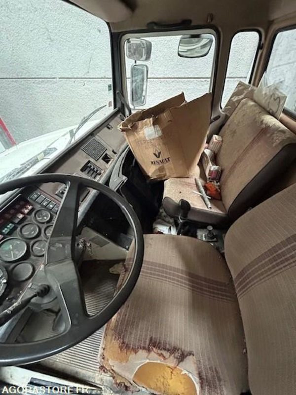 RENAULT TRACTEUR C290 4X4 110KM/H 282500 KM - Tractor head: gambar 5 RENAULT TRACTEUR C290 4X4 110KM/H 282500 KM - Tractor head: gambar 5