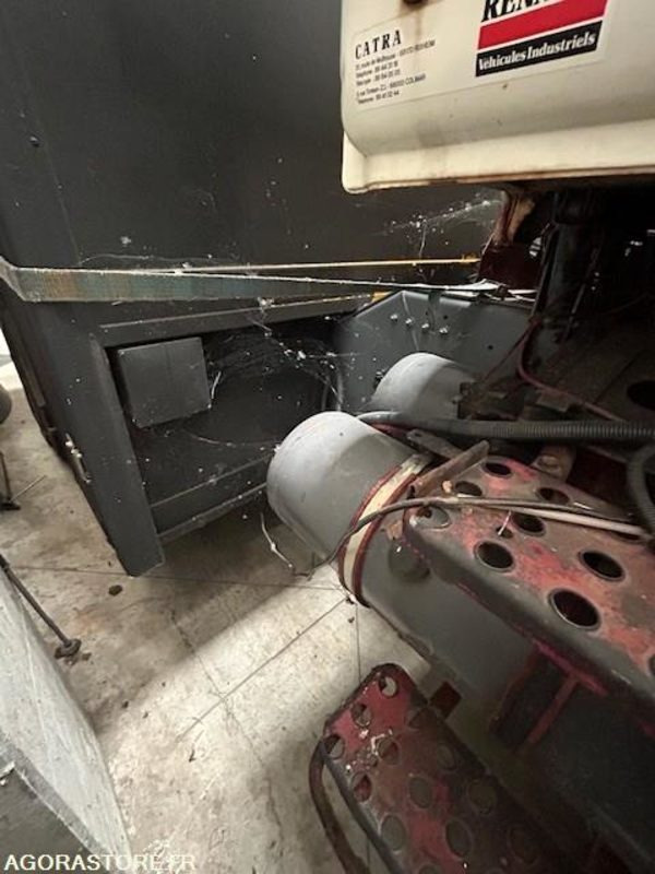 Tractor head RENAULT TRACTEUR C290 4X4 110KM/H 282500 KM: gambar 11 Tractor head RENAULT TRACTEUR C290 4X4 110KM/H 282500 KM: gambar 11