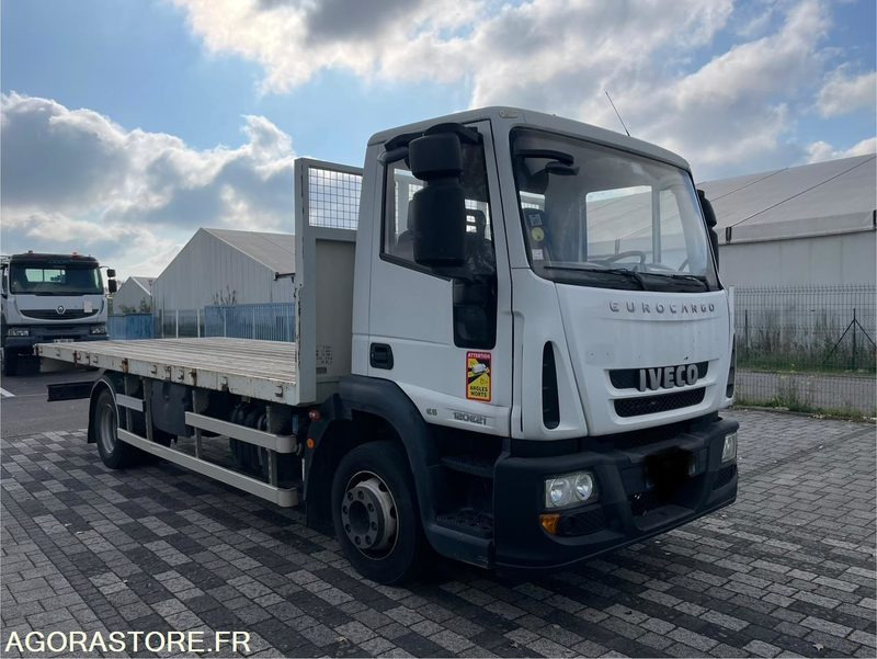 IVECO EUROCARGO PLATEAU - 2015 - 295 000KM - Truk: gambar 1 IVECO EUROCARGO PLATEAU - 2015 - 295 000KM - Truk: gambar 1