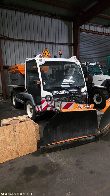 LINDNER UNITRAC 102C AMPLIROLL + LAME + SALEUSE 2008 5050 HEURES - Truk: gambar 1 LINDNER UNITRAC 102C AMPLIROLL + LAME + SALEUSE 2008 5050 HEURES - Truk: gambar 1