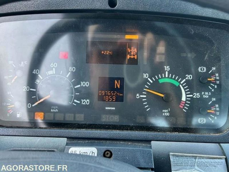 MERCEDES UNIMOG U300C VERSION COMMUNALE 2000 97652 KM - Truk: gambar 3 MERCEDES UNIMOG U300C VERSION COMMUNALE 2000 97652 KM - Truk: gambar 3