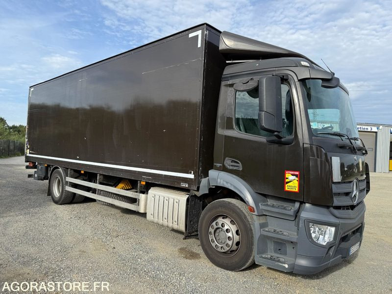 Mercedes Antos 1824 caisson hayon dhollandia 3t - 193000km-2017 - Truk: gambar 2 Mercedes Antos 1824 caisson hayon dhollandia 3t - 193000km-2017 - Truk: gambar 2