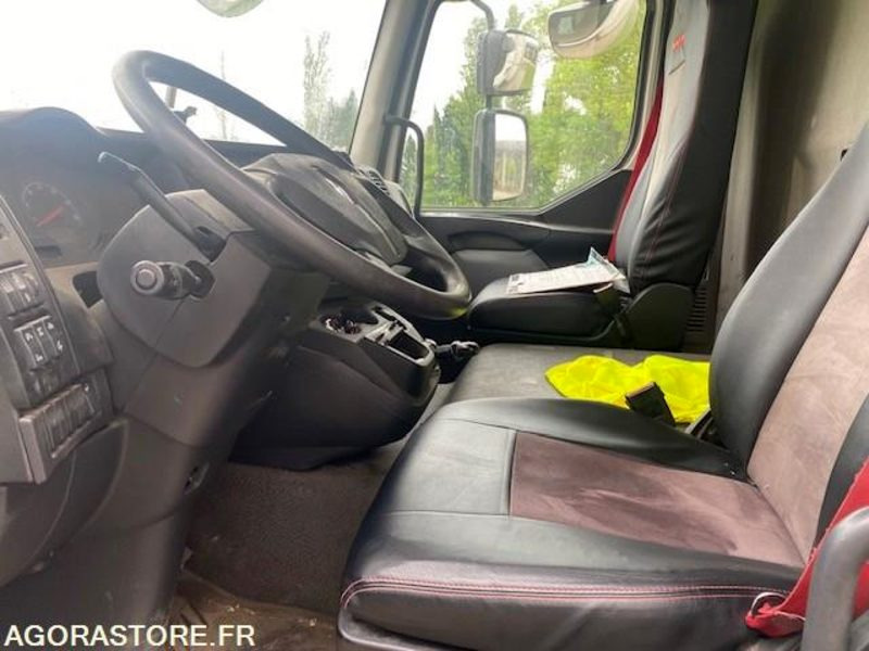 RENAULT FOURGON HAYON D12 - 2017 - 300 000km - Truk: gambar 2 RENAULT FOURGON HAYON D12 - 2017 - 300 000km - Truk: gambar 2