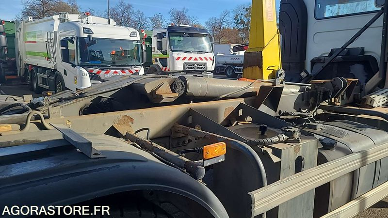 Renault Premium 380 - 2011 - 483100kms - BL055KP - Truk: gambar 2 Renault Premium 380 - 2011 - 483100kms - BL055KP - Truk: gambar 2