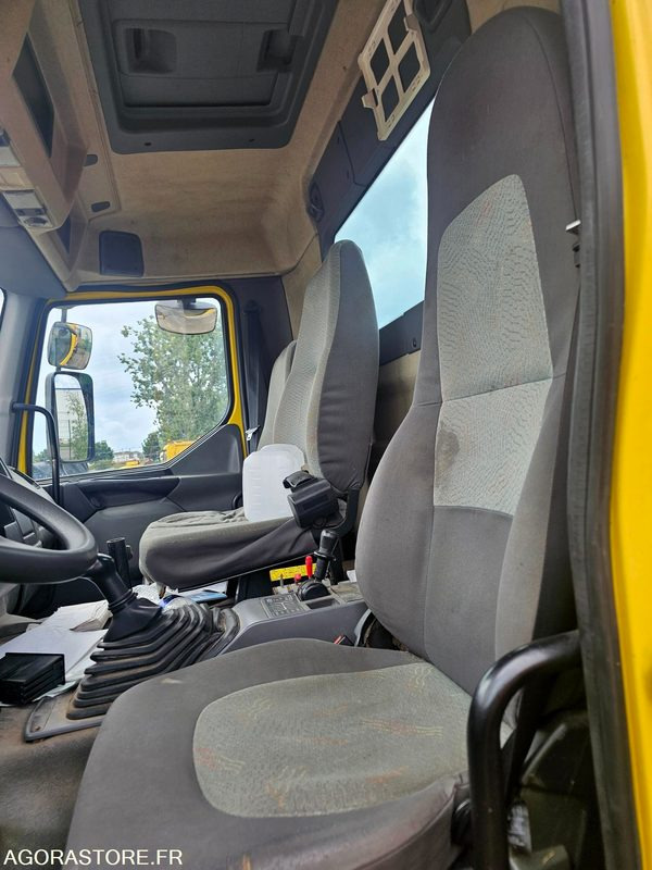 Renault premium - 2007 - 729021km - 9138XD76 - Truk: gambar 5 Renault premium - 2007 - 729021km - 9138XD76 - Truk: gambar 5
