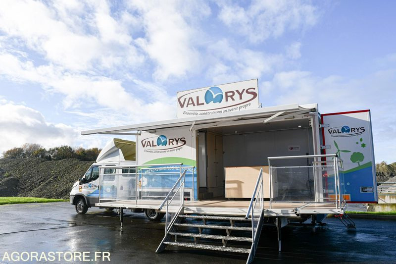 VEHICULE EVENEMENTIEL - CAMION PODIUM IVECO DAILY 6000 kms 2018 - Truk: gambar 3 VEHICULE EVENEMENTIEL - CAMION PODIUM IVECO DAILY 6000 kms 2018 - Truk: gambar 3