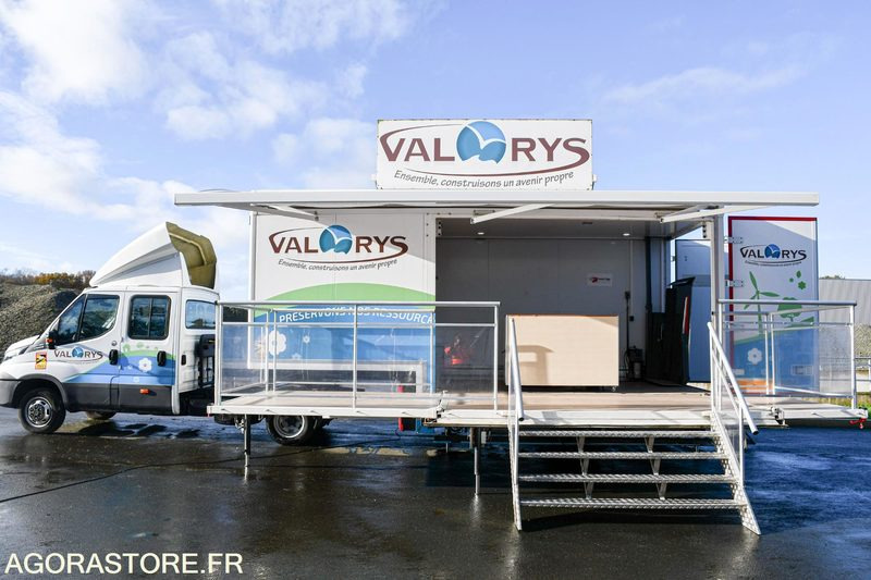 VEHICULE EVENEMENTIEL - CAMION PODIUM IVECO DAILY 6000 kms 2018 - Truk: gambar 1 VEHICULE EVENEMENTIEL - CAMION PODIUM IVECO DAILY 6000 kms 2018 - Truk: gambar 1