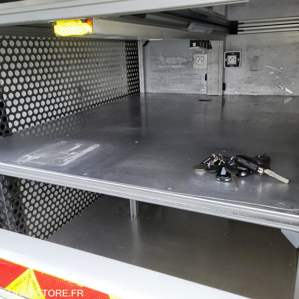 VOLKSWAGEN AMAROCK - Truk pikap: gambar 3 VOLKSWAGEN AMAROCK - Truk pikap: gambar 3