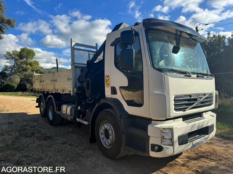VOLVO 6x2 GRUE HIAB 244-E6 JIB 45X-3 - 2009 - 88 000km - Truk jungkit: gambar 1 VOLVO 6x2 GRUE HIAB 244-E6 JIB 45X-3 - 2009 - 88 000km - Truk jungkit: gambar 1