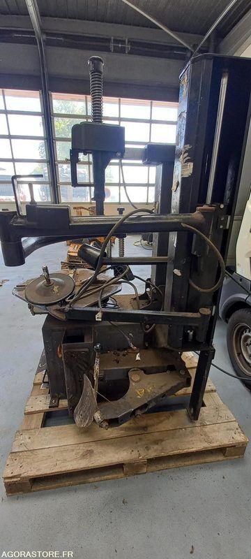 VQ-V800 DEMONTE PNEU TITANIUM 200/22 - Peralatan dan perlengkapan: gambar 3 VQ-V800 DEMONTE PNEU TITANIUM 200/22 - Peralatan dan perlengkapan: gambar 3