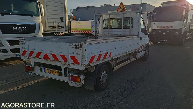 Renault Master - 2006 - 43287kms - 196ARM67 - Van pengiriman: gambar 2 Renault Master - 2006 - 43287kms - 196ARM67 - Van pengiriman: gambar 2