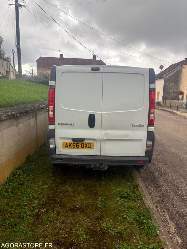 Renault Trafic dci 115 / 228000 km - Immatriculation anglaise - Van pengiriman: gambar 1 Renault Trafic dci 115 / 228000 km - Immatriculation anglaise - Van pengiriman: gambar 1