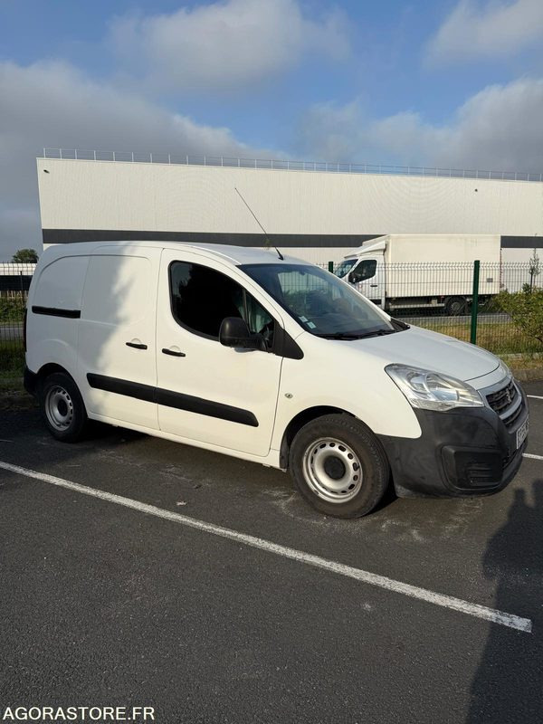 Utilitaire Peugeot Partner 28/07/2017 - 183333 kms - Van pengiriman: gambar 2 Utilitaire Peugeot Partner 28/07/2017 - 183333 kms - Van pengiriman: gambar 2