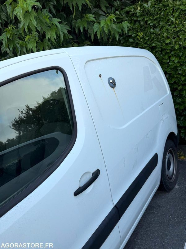 Utilitaire Peugeot Partner 28/07/2017 - 183333 kms - Van pengiriman: gambar 3 Utilitaire Peugeot Partner 28/07/2017 - 183333 kms - Van pengiriman: gambar 3