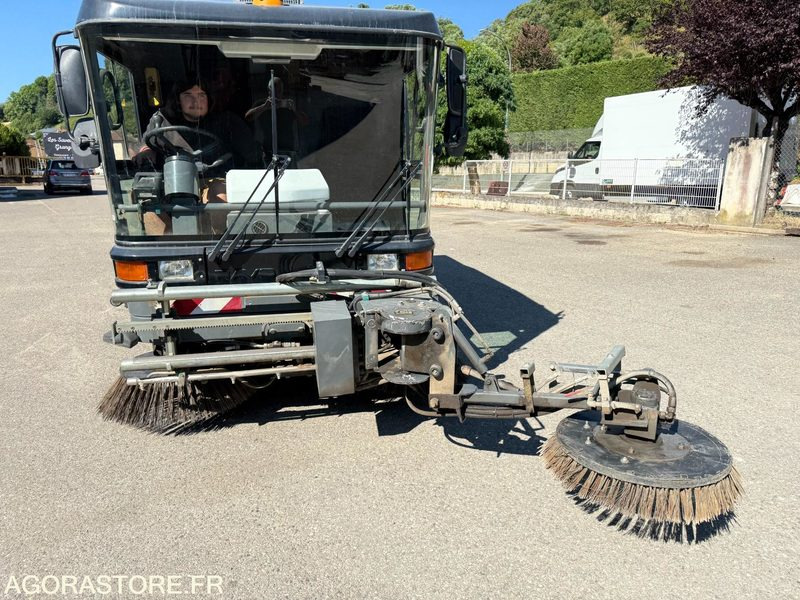 Balayeuse aspiratrice MATHIEUX C 560-2003-6077 Heures - Penyapu jalan: gambar 5 Balayeuse aspiratrice MATHIEUX C 560-2003-6077 Heures - Penyapu jalan: gambar 5