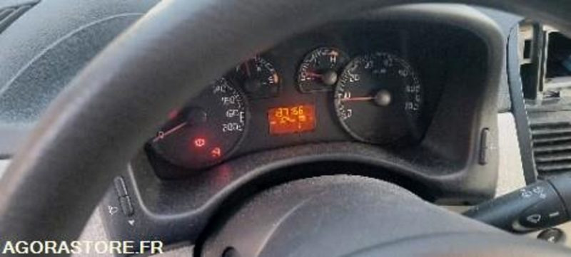 Fiat punto 137166 kms 2005 - Mobil: gambar 4 Fiat punto 137166 kms 2005 - Mobil: gambar 4