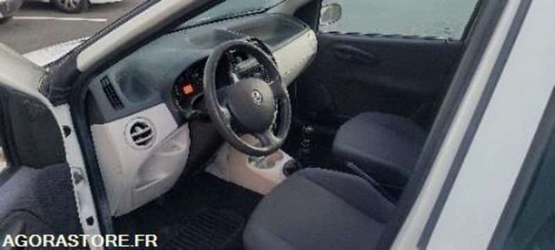 Fiat punto 137166 kms 2005 - Mobil: gambar 5 Fiat punto 137166 kms 2005 - Mobil: gambar 5