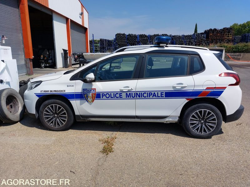 Peugeot 2008 police municipale - Mobil SUV: gambar 1 Peugeot 2008 police municipale - Mobil SUV: gambar 1