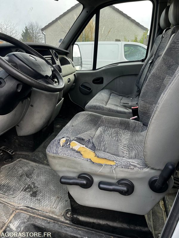 Renault master 2.5 dci 2004 251000km - Van panel: gambar 5 Renault master 2.5 dci 2004 251000km - Van panel: gambar 5