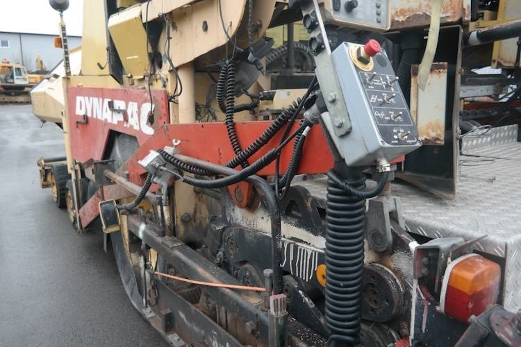 Dynapack F121 4WD - Paver aspal: gambar 5 Dynapack F121 4WD - Paver aspal: gambar 5