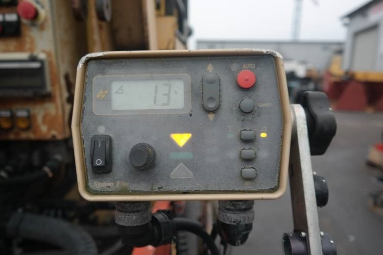 Dynapack F121 4WD - Paver aspal: gambar 2 Dynapack F121 4WD - Paver aspal: gambar 2