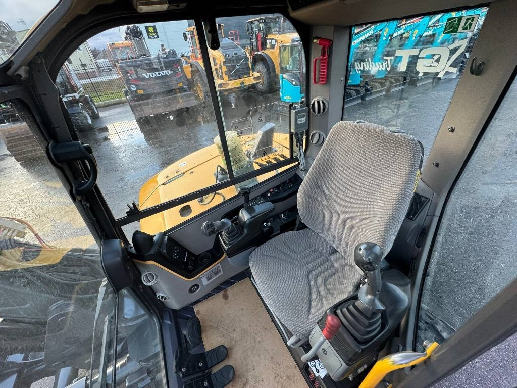 Ekskavator mini Volvo ECR 88 D: gambar 11