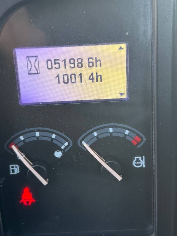 Ekskavator mini Volvo ECR 88 D: gambar 15