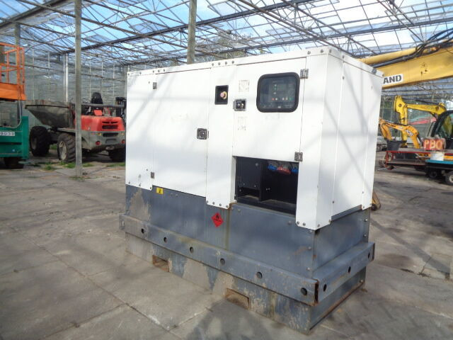 Diversen 30 KVA Aggreko 30 KVA - Genset: gambar 1 Diversen 30 KVA Aggreko 30 KVA - Genset: gambar 1