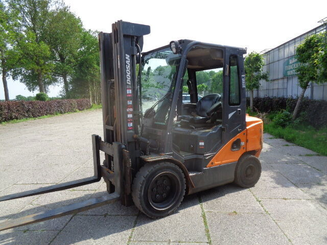 Doosan D35C-7 - Forklift: gambar 1 Doosan D35C-7 - Forklift: gambar 1