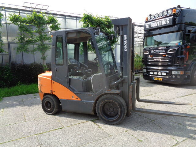 Doosan D35C-7 - Forklift: gambar 2 Doosan D35C-7 - Forklift: gambar 2