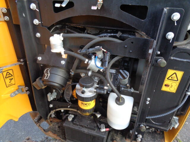 JCB 15C - Ekskavator mini: gambar 5 JCB 15C - Ekskavator mini: gambar 5
