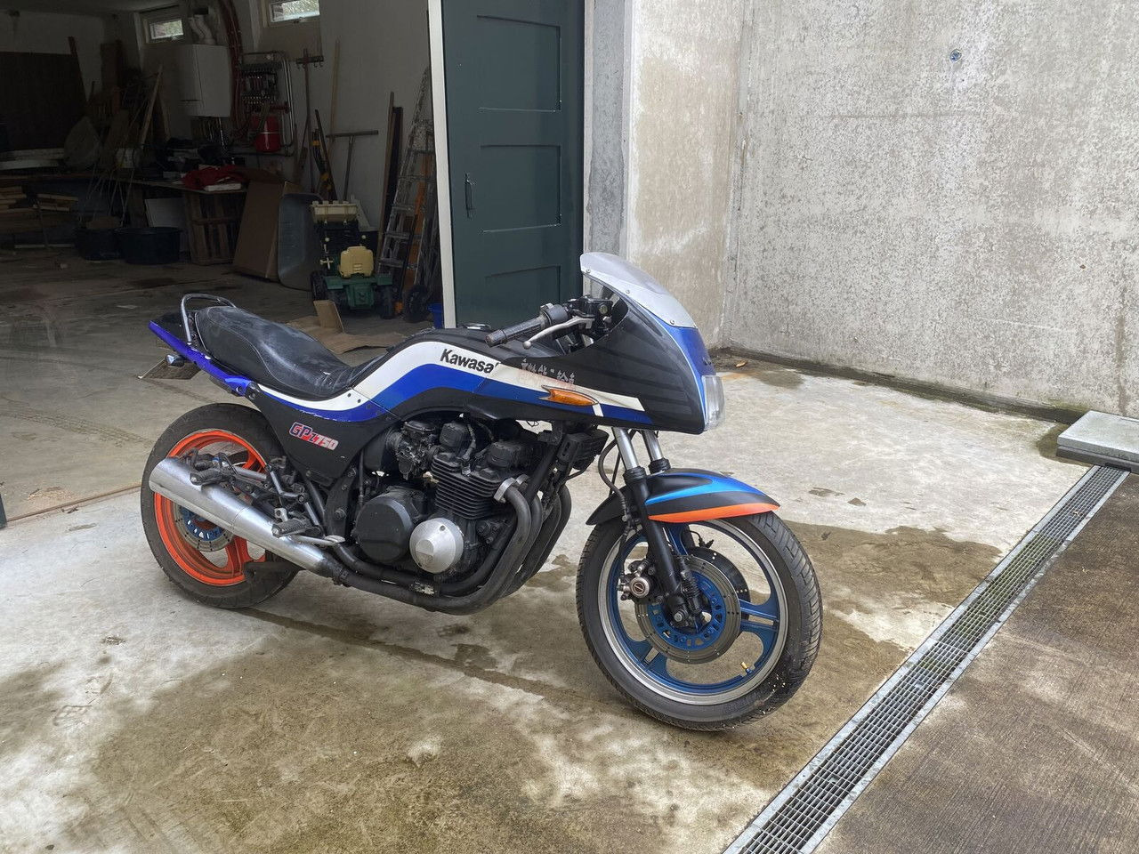 Kawasaki GPZ 750 - Sepeda motor: gambar 4 Kawasaki GPZ 750 - Sepeda motor: gambar 4