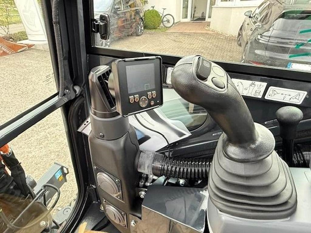 Hitachi ZX26 U-6 - Ekskavator mini: gambar 5 Hitachi ZX26 U-6 - Ekskavator mini: gambar 5