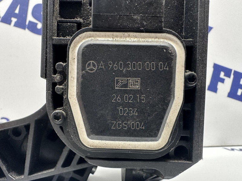 Mercedes-Benz MP4 accelerator pedal - Pedal untuk Truk: gambar 3 Mercedes-Benz MP4 accelerator pedal - Pedal untuk Truk: gambar 3